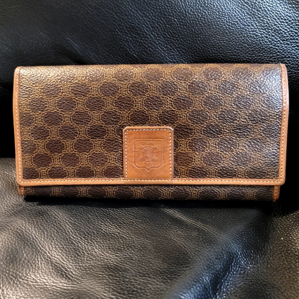Good used condition Vintage Celine Triomphe Long Wallet with kisslock